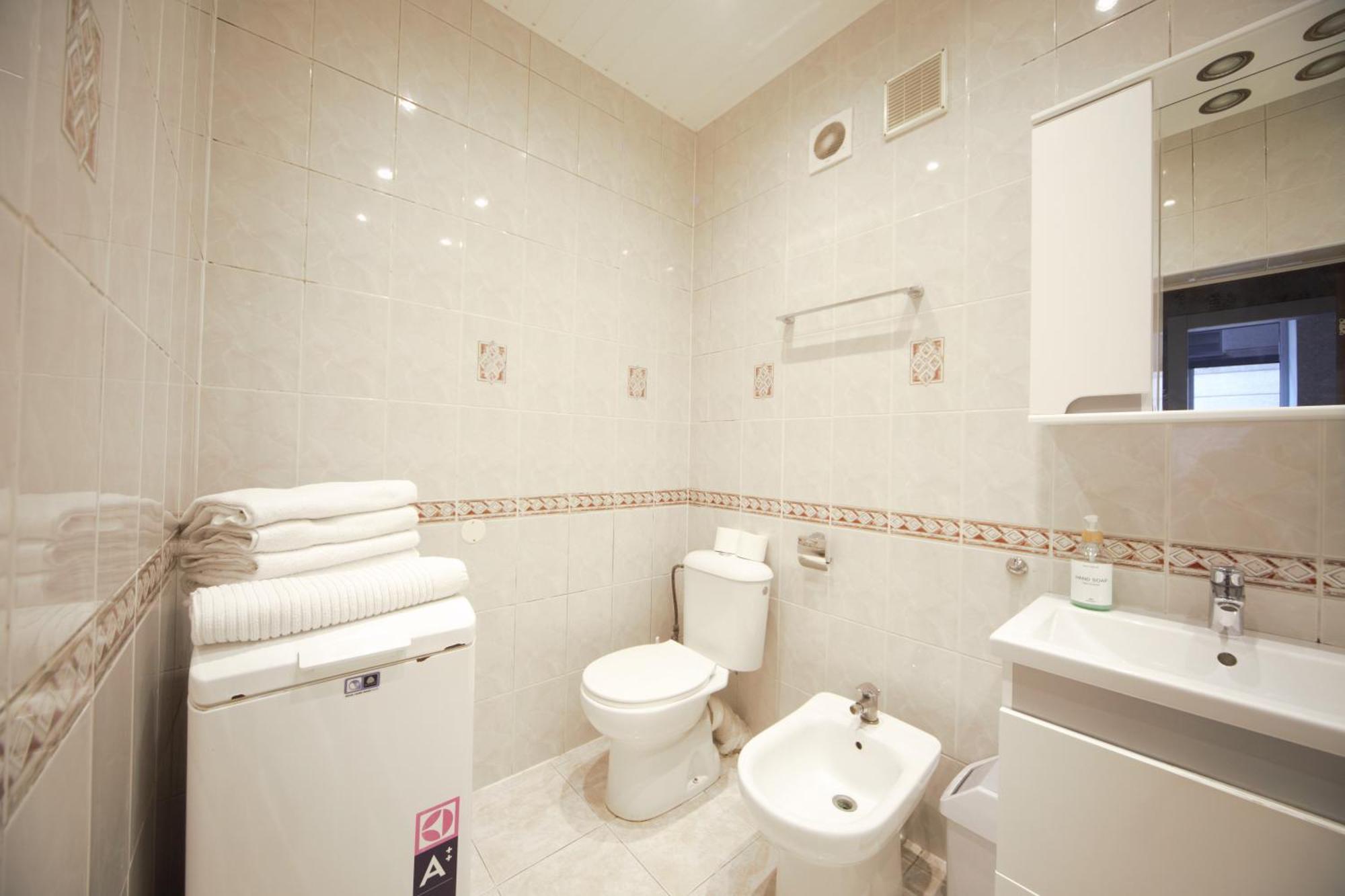 Three Bedroom - Next To St Peters Church Appartement *